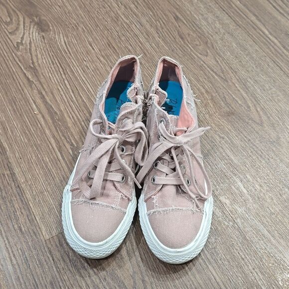 Blowfish casual sneaker / shoe . Side zipper up closure with laces . 7.5 - Picture 2 of 6